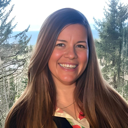 Clare Hicks_HeadShot (2)